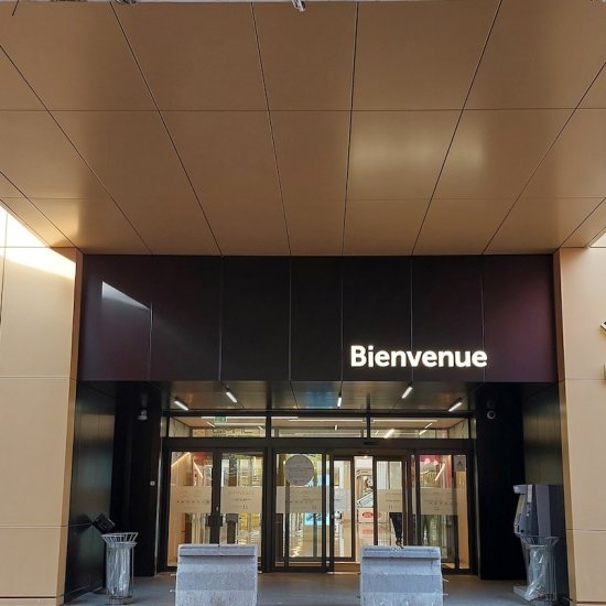 bardage extérieur en acier pour le centre commercial de Créteil