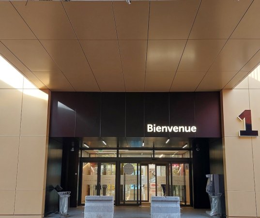 bardage extérieur en acier pour le centre commercial de Créteil